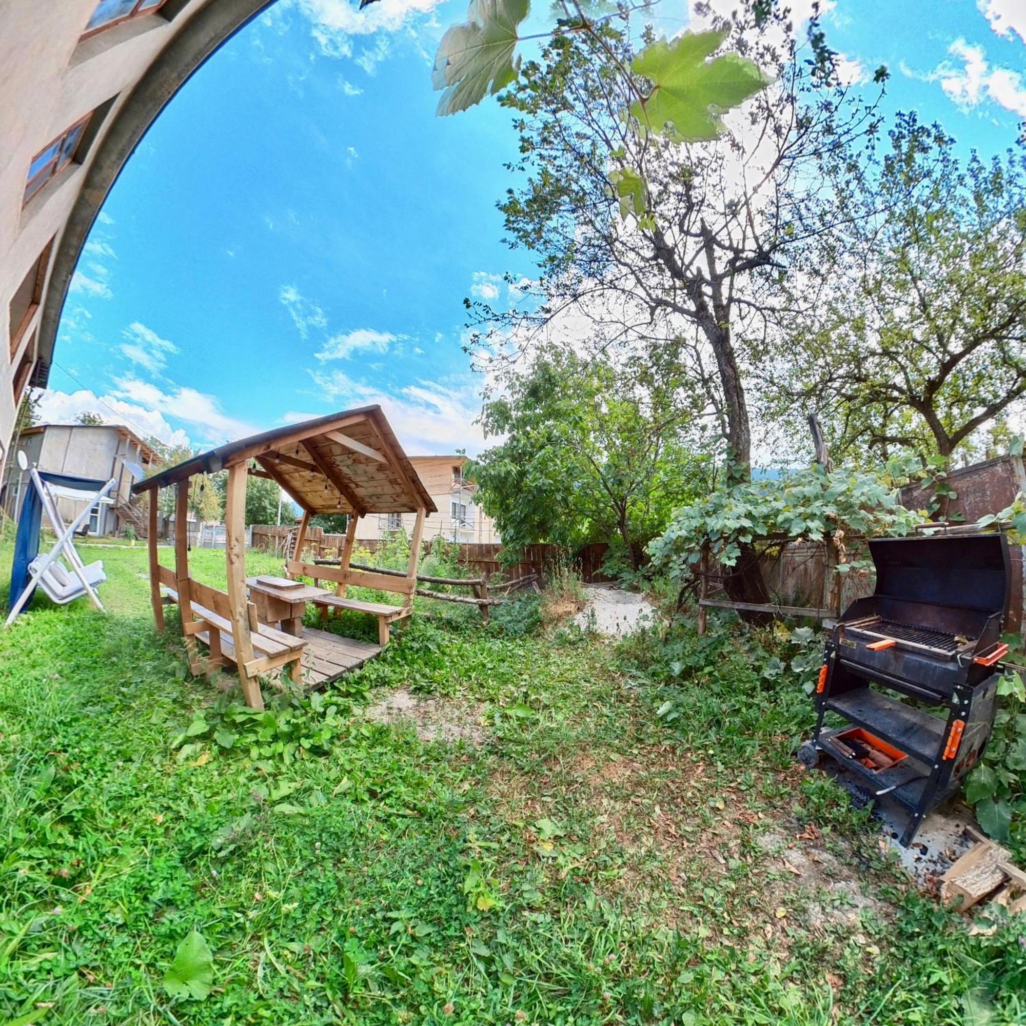 Girgola Bed & Breakfast Местия Екстериор снимка